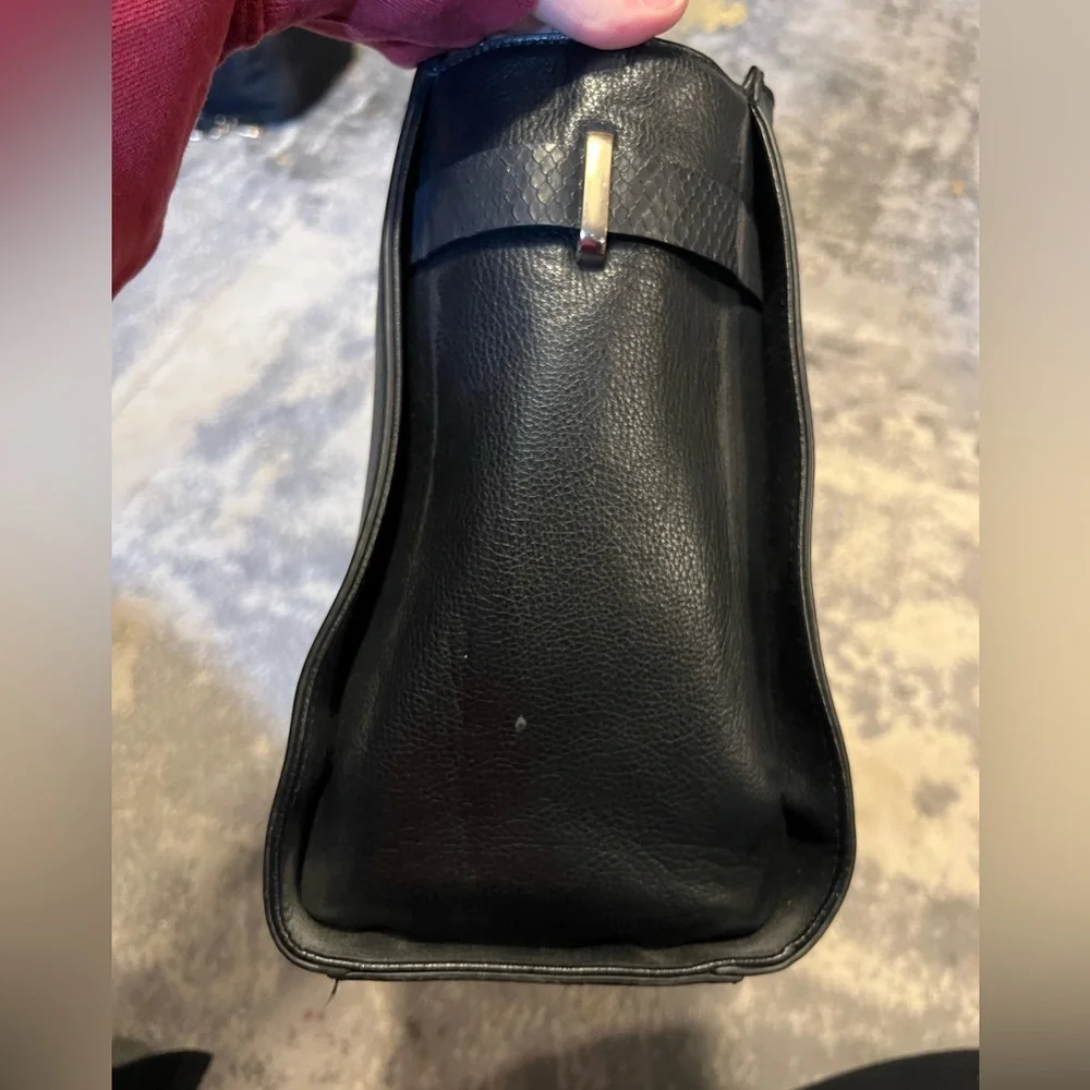 Elegant a new day Black Leather Bag